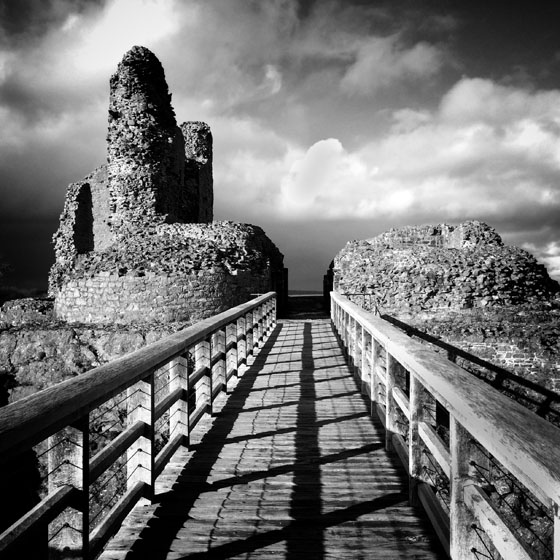 How To Use The Tool To Create Dramatic iPhone Photos